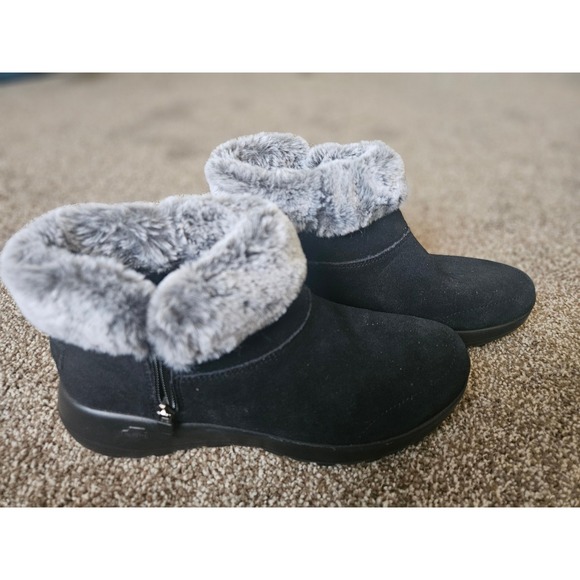 Skechers On the Go Joy Savvy Chukka Boot Black Suede Gray Fur Womens 8 NWOT - Picture 1 of 7